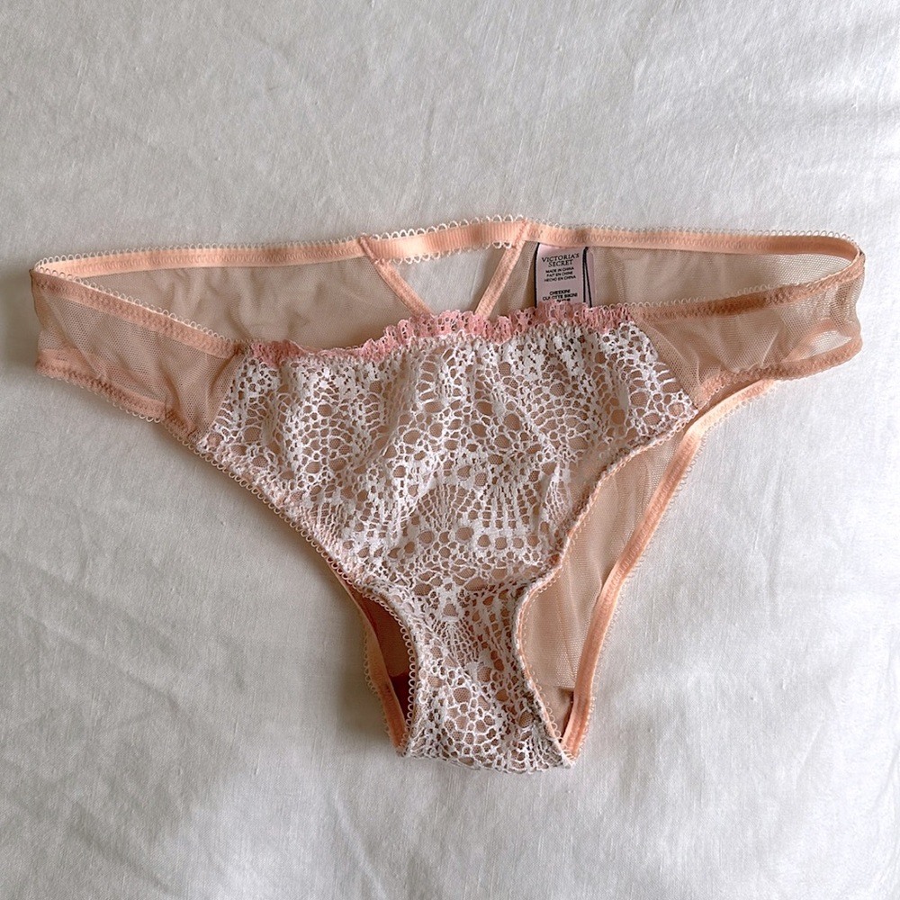 New Victoria’s Secret Scalloped Lace Panties | Size S